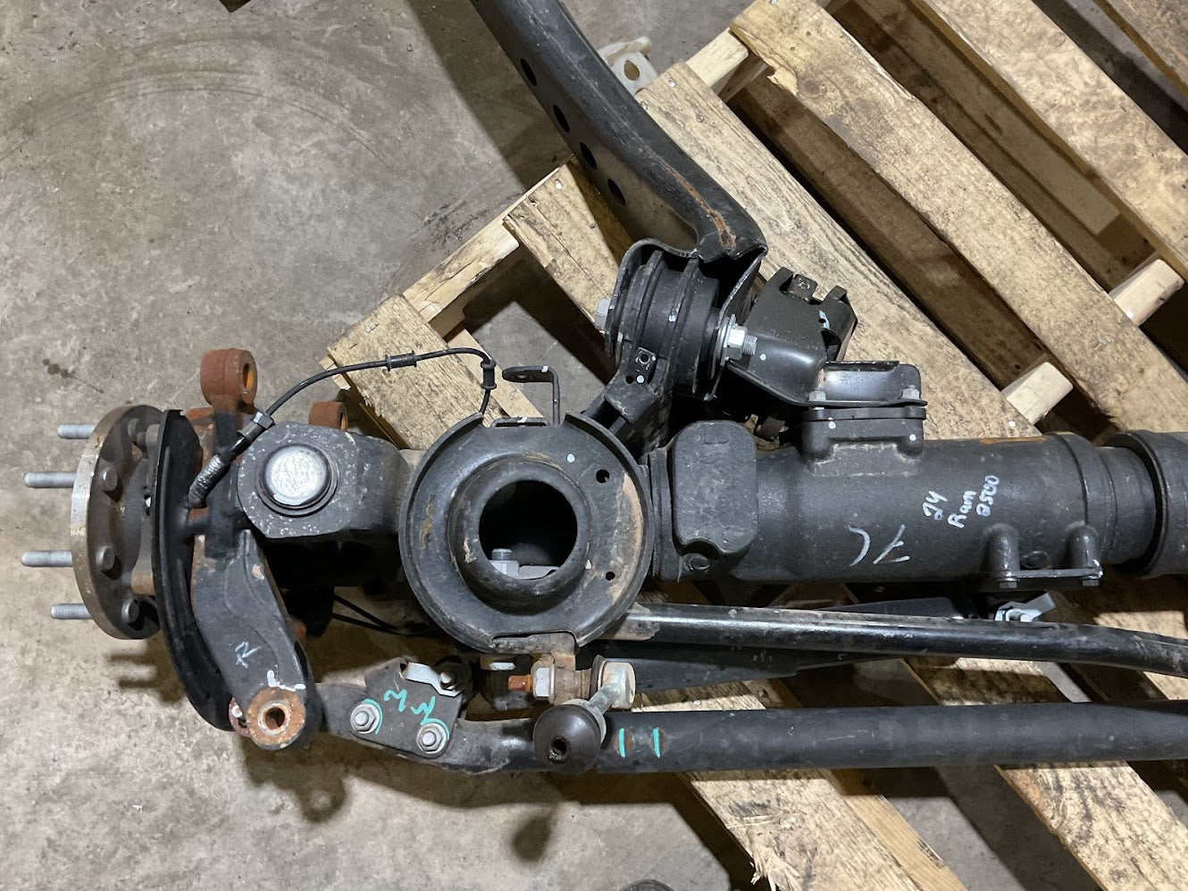 2024 RAM 2500 4X4 FRONT AXLE 3.73 GEAR RATIO