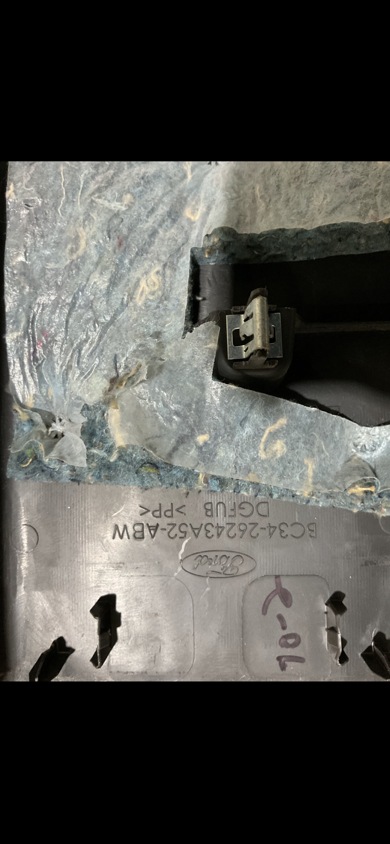 11-16 FORD F-250/F-550 USED OEM RH Lower Center Pillar Trim Panel P#BC34-26243A52-ABW