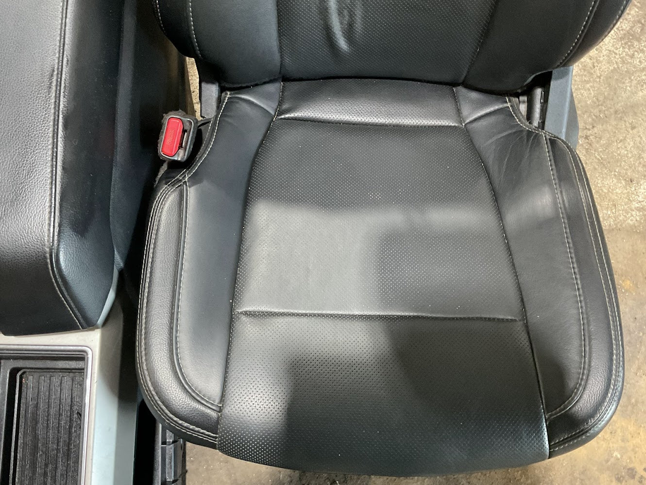 17-2022 FORD F250,F350,F450,F550 CREW CAB LARIAT LEATHER SEATS WITH CONSOLE
