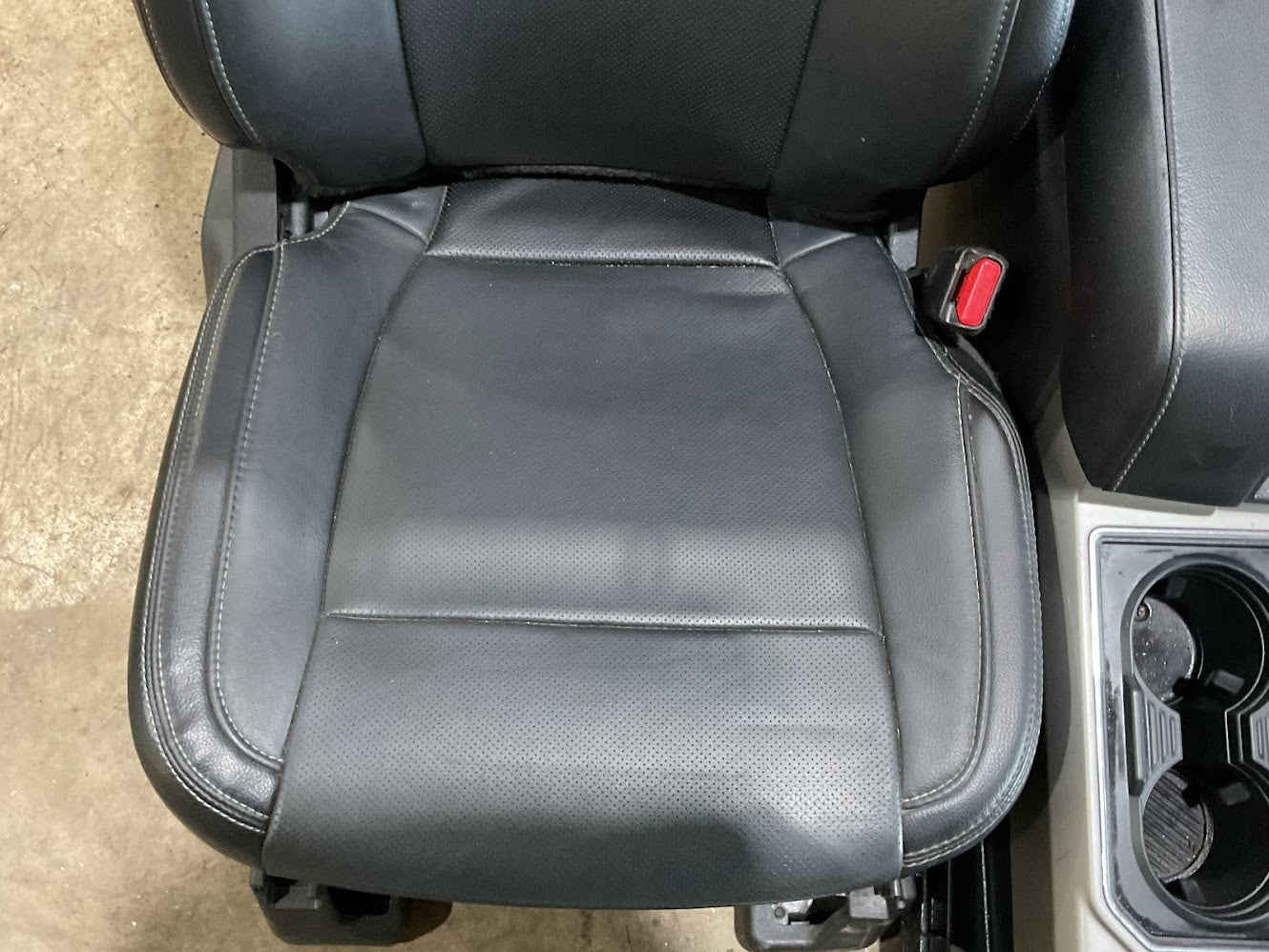 17-2022 FORD F250,F350,F450,F550 CREW CAB LARIAT LEATHER SEATS WITH CONSOLE