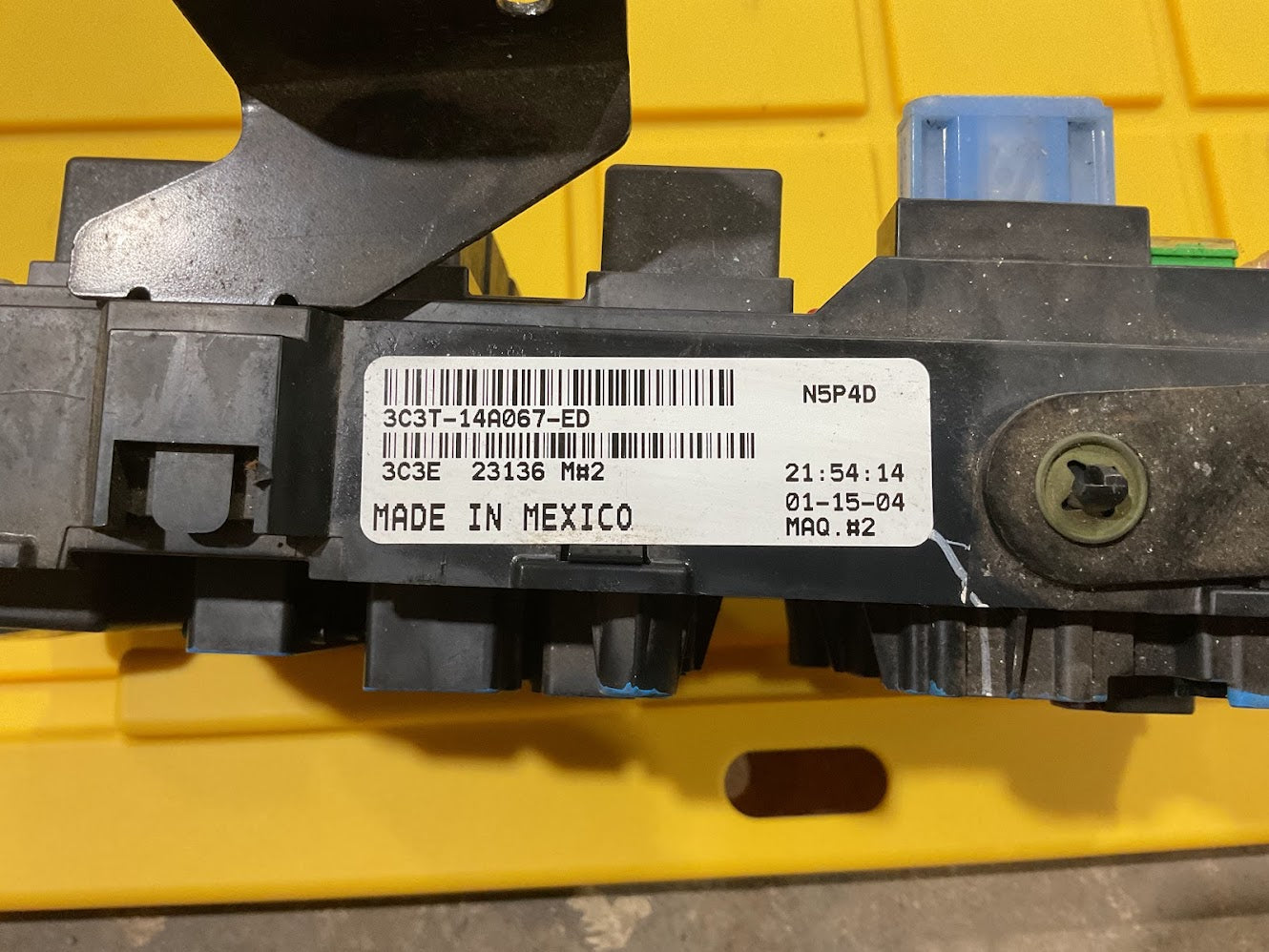 2003-2004 Ford 6.0 Diesel F250 F350 4X4 Fuse Box 3C3T14A067Ed BCM
