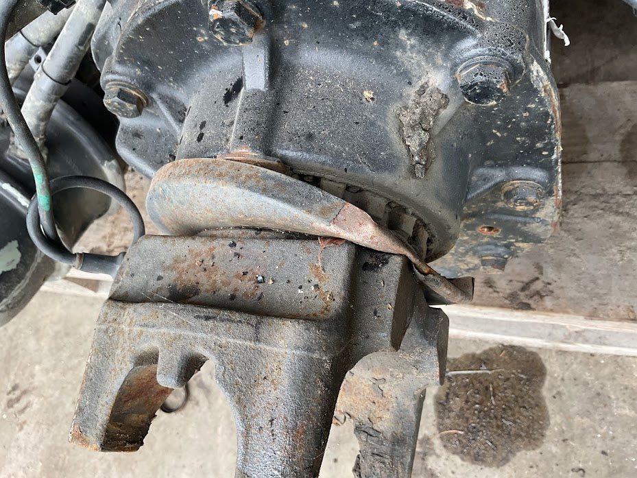 2020 international SEMI NAVISTAR L2 MERITOR rear axle and power divider 2.79 gear ratio