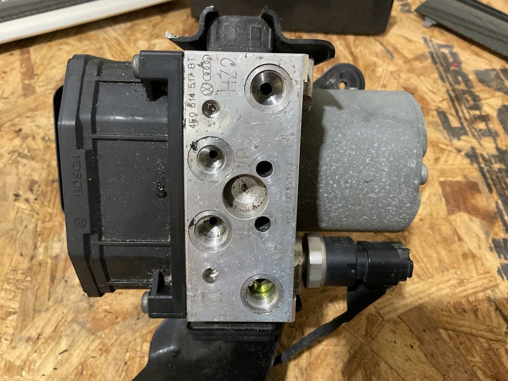 2007-2010 AUDI S8 ABS PUMP AND MODULE 4E0 614 517 BT
