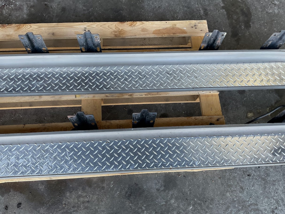 99-2007 F250 F350 SUPERDUTY KING RANCH RUNNING BOARDS/STEPS