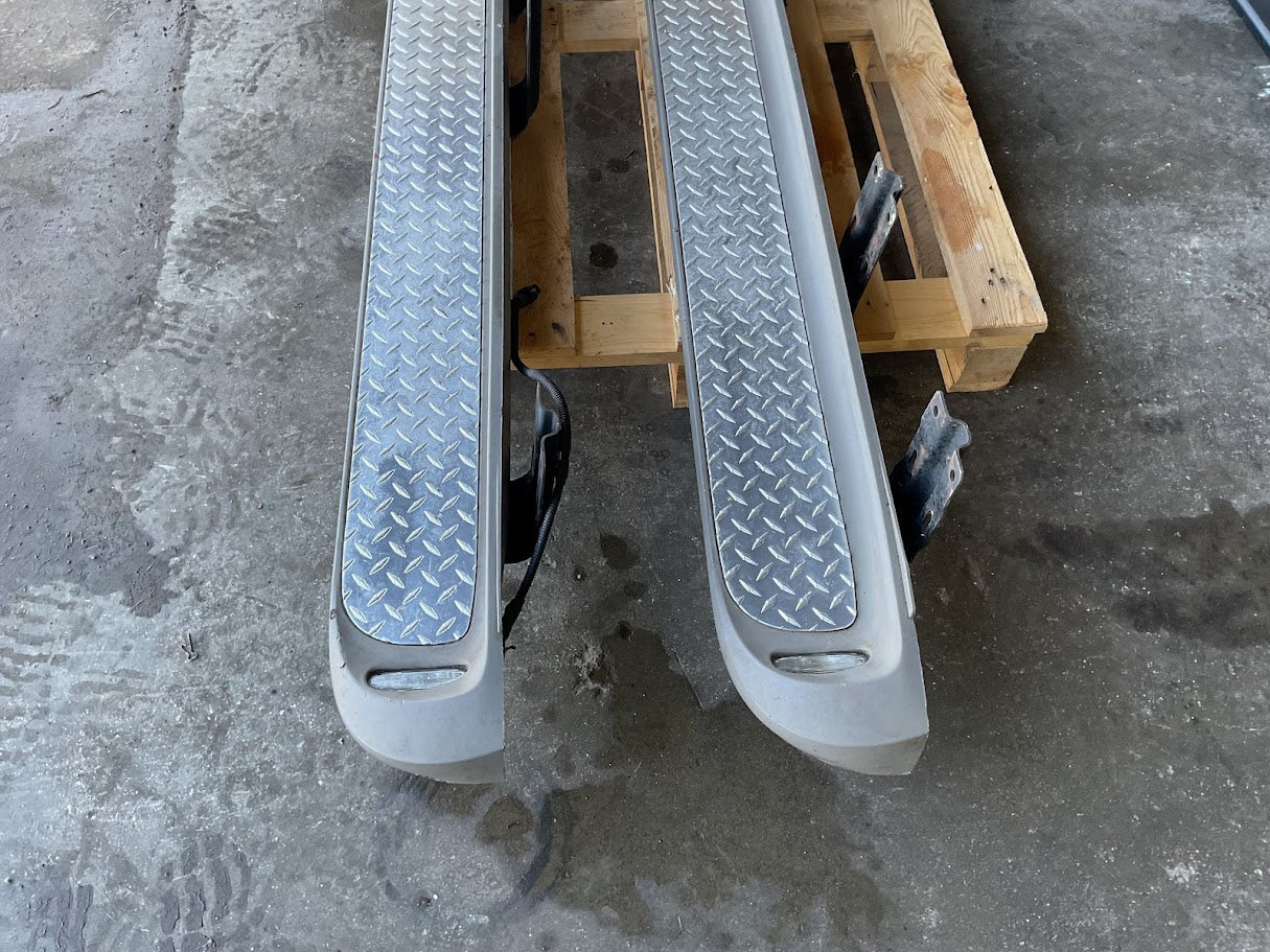 99-2007 F250 F350 SUPERDUTY KING RANCH RUNNING BOARDS/STEPS