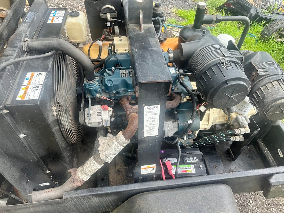LATE MODEL Doosan C185 diesel 185cfm mobile air compressor NEEDS ENGINE WORK