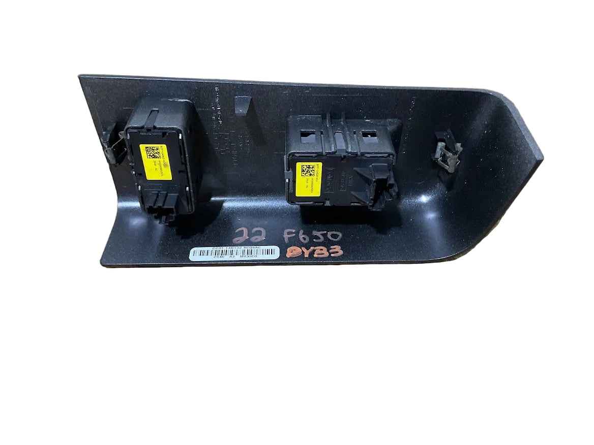 2011-2016 Ford F-250/F-350/F-450/F-550 & 17-26 F-650/F-750
RH Front Passenger Window Switch Grey USED OEM P#CC3T-14B132-BCQ6AC