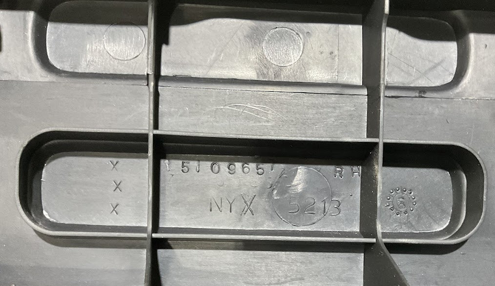 03-25 GMC Savana & Chevrolet Express Front Passenger Right Side Door Step Mat USED OEM Pr#5109657