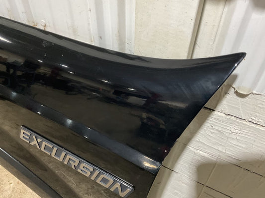1999–2005 Ford Excursion Left Front Fender Black (UA) | Fits 1999–2007 Ford F-250 / F-350 / F-450 / F-550 | Used OEM