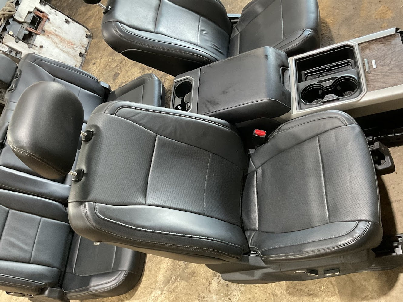 17-2022 FORD F250,F350,F450,F550 CREW CAB LARIAT LEATHER SEATS WITH CONSOLE