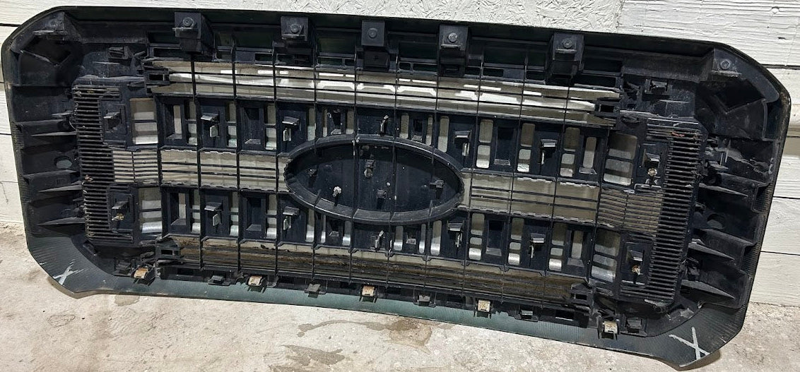 11-16 Ford F-250/F-350 / F-450 Grill King Ranch USED OEM