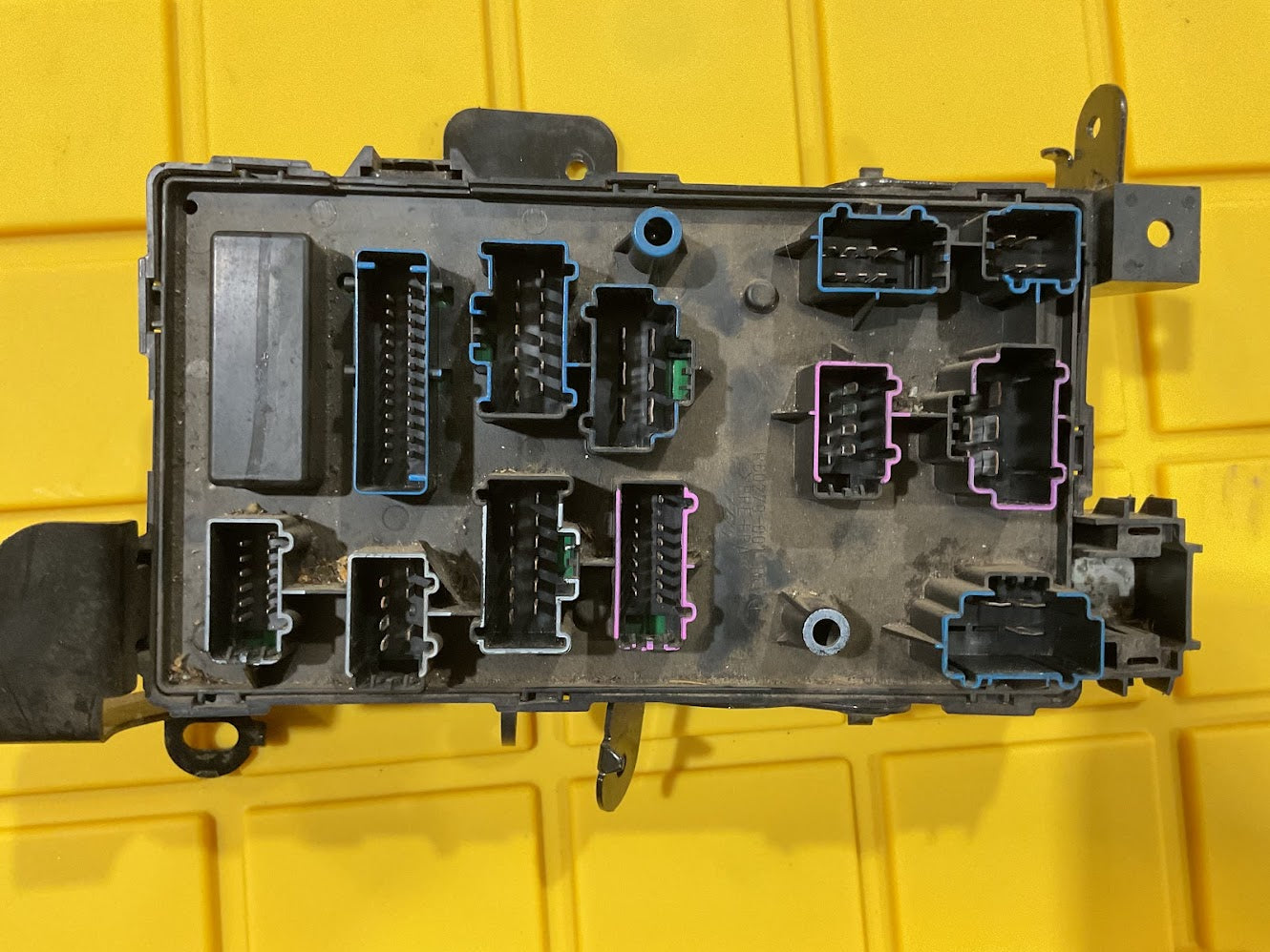 2003-2004 Ford 6.0 Diesel F250 F350 4X4 Fuse Box 3C3T14A067Ed BCM
