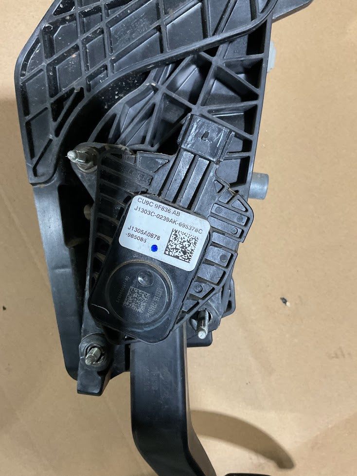 2011/2016 FORD F250 F350 F450 F550 SUPER DUTY POWER ADJUSTABLE GAS PEDAL ASSEMBLY