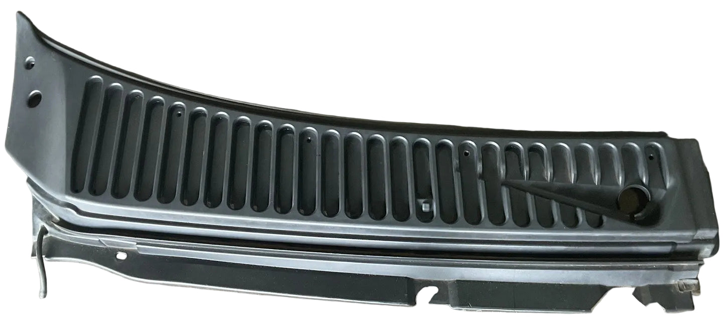 1999-2007 Ford F-250/350/450/550 Right Passenger Side Cowl Vent cover OEM USED P# 3C34-2502222-AAW