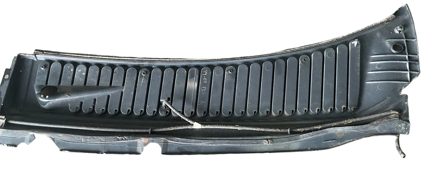 1999-2007 Ford F-250/350/450/550 Right Passenger Side Cowl Vent cover OEM USED P# 3C34-2502222-AAW