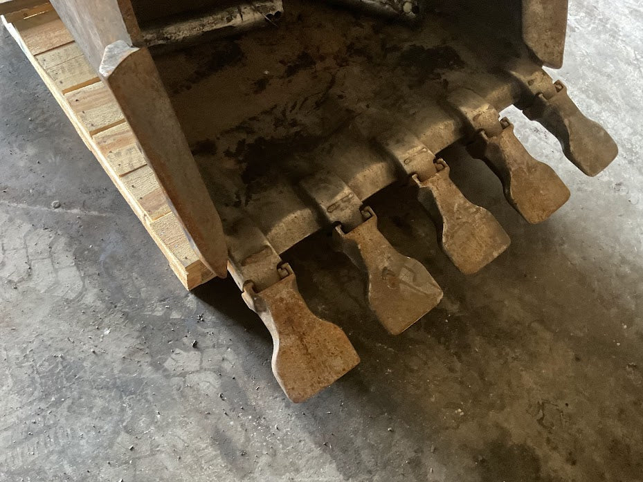 USED ESCO EXCAVATOR 40 INCH BUCKET REMOVED FROM A LINK BELT 3400