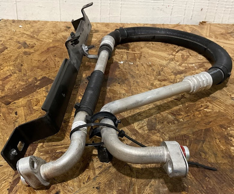 Ford F-650 16-24 F-750 16-23 6.7L AIR CONDITIONING (A/C) Refrigerant Suction Hose Tube W/ Bracket USED OEM P#FC44-19N617-AB