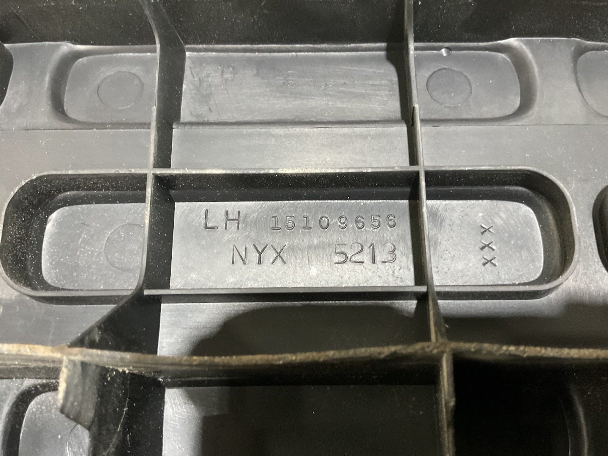 03-25 GMC Savana & Chevrolet Express Front Driver Left Side Door Step Mat USED OEM P#15109656