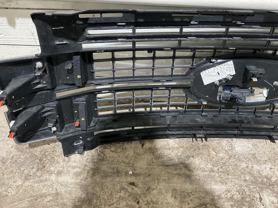 2017–2019 Ford F-250 F-350 F-450 Platinum OEM Front Grille Satin Aluminum HC3B-8A164