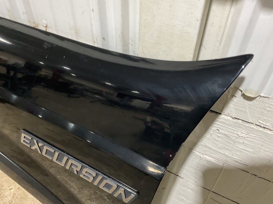 1999–2005 Ford Excursion Left Front Fender Black (UA) | Fits 1999–2007 Ford F-250 / F-350 / F-450 / F-550 | Used OEM