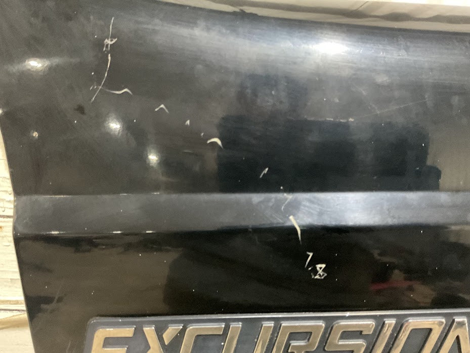 1999–2005 Ford Excursion Right Front Fender Black (UA) | Fits 1999–2007 Ford F-250 / F-350 / F-450 / F-550 | Used OEM